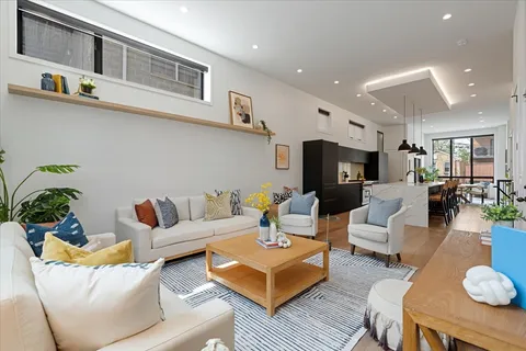 $899,900 | 1541 West Pearson Street, Unit 1, Chicago, IL 60642