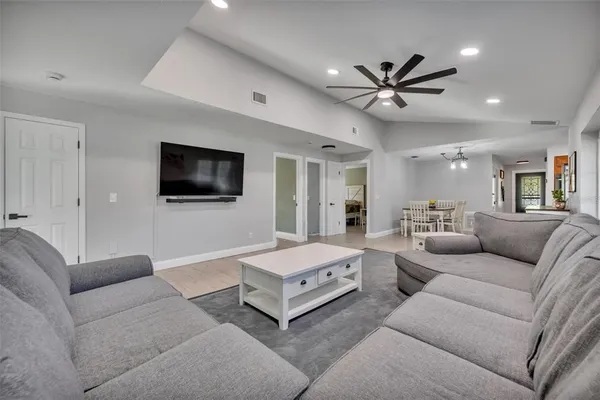 $899,000 | 1350 Arapaho Trail, Geneva, FL 32732
