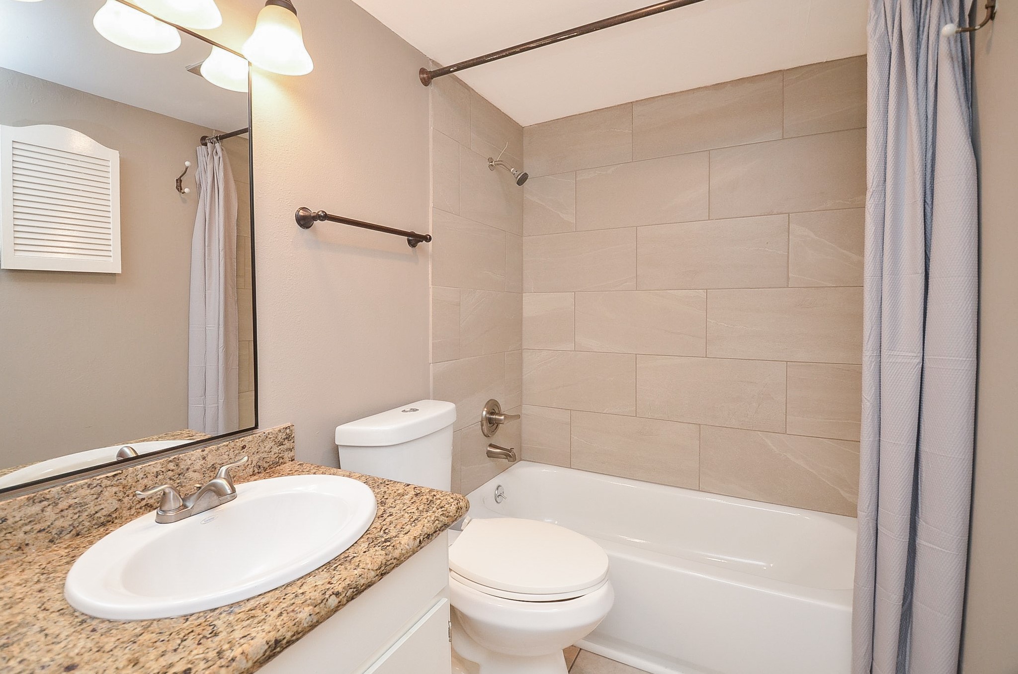 850 Threadneedle Street, Unit 75 Houston, TX 77079 - Photo 17 of 23 Bathroom #1