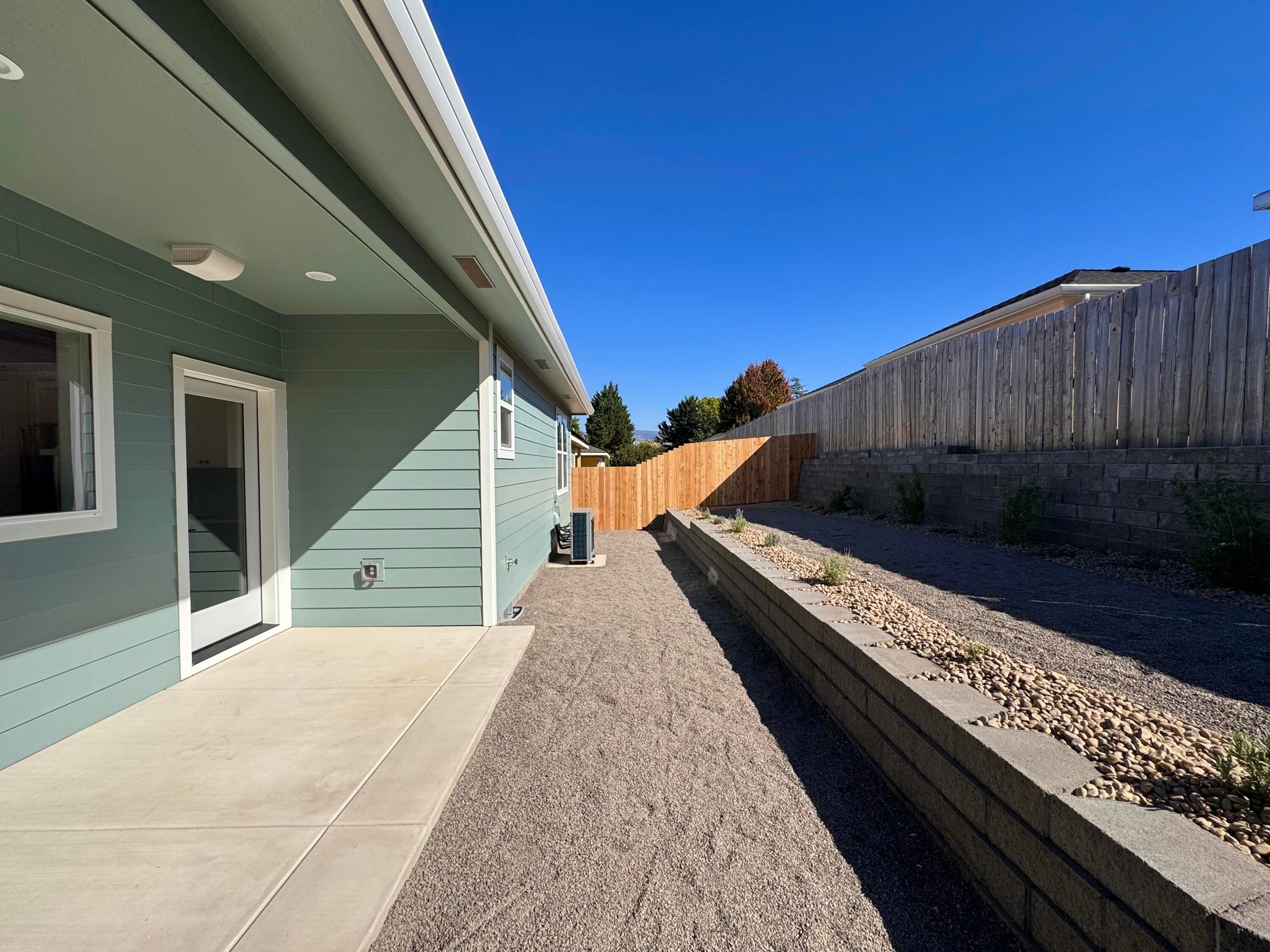 348 Randy Street Ashland, OR 97520 - Photo 22 of 26 IMG_0026