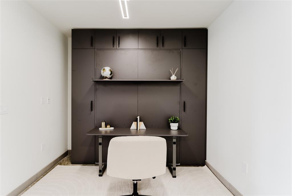 2750 Griffin Road, Unit 412 Fort Lauderdale, FL 33312 - Photo 12 of 47 a bathroom with a toilet