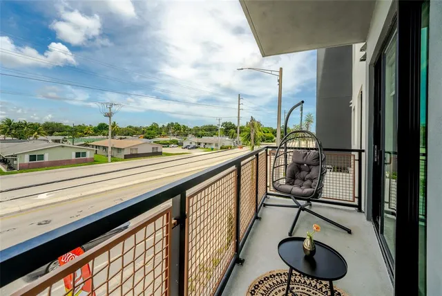 $2,400 | 2750 Griffin Road, Unit 412, Fort Lauderdale, FL 33312