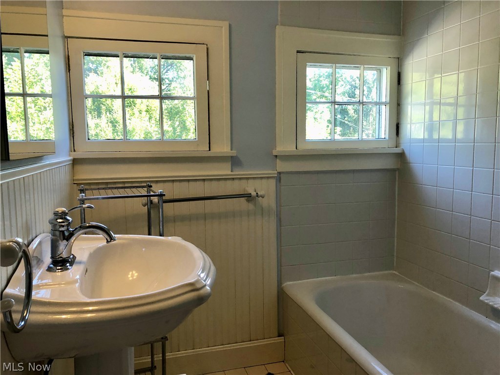 4560 East Berwald Road Cleveland, OH 44121 - Photo 16 of 20 Gallery Image 16