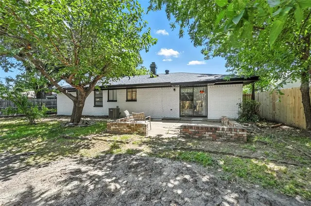 a house view with a backyard space