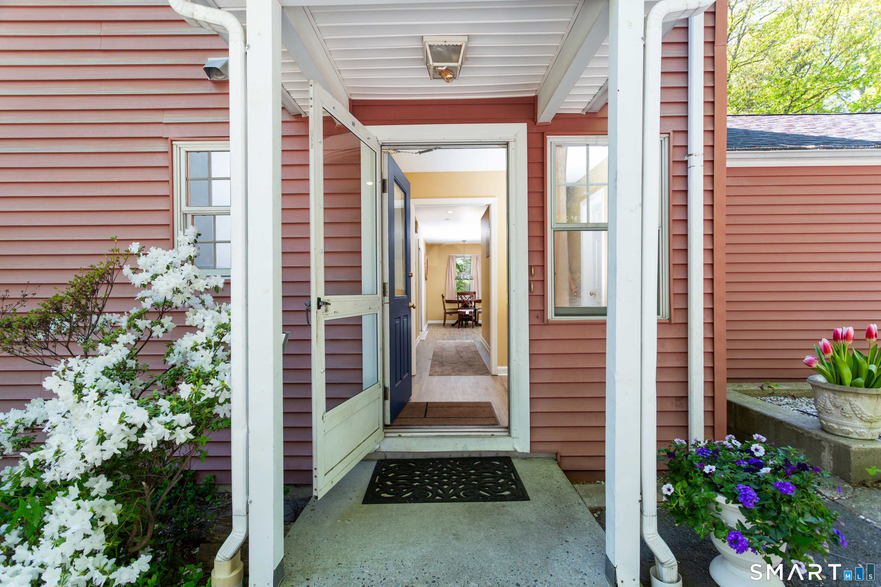 829 Scofieldtown Road Stamford, CT 06903 - Photo 4 of 34