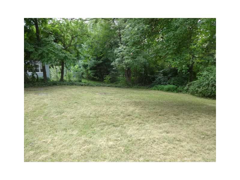 125 Kiwanee Road Warwick, RI 02888 - Photo 2 of 12 Yard/Garden.