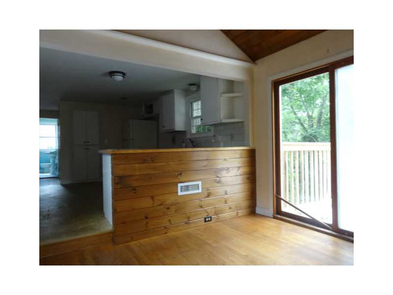 125 Kiwanee Road Warwick, RI 02888 - Photo 6 of 12 Dining Area.