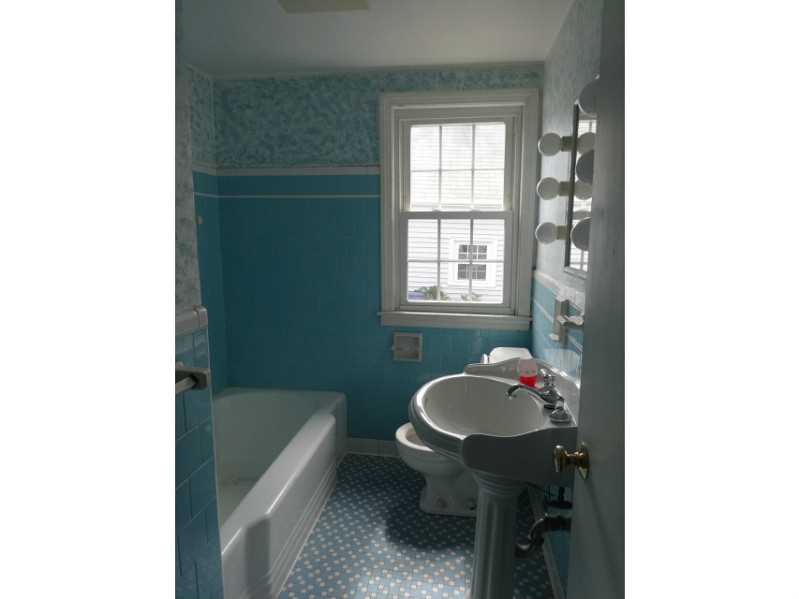 125 Kiwanee Road Warwick, RI 02888 - Photo 9 of 12 Bathroom.