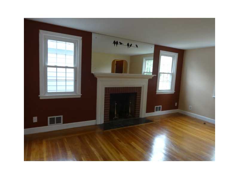 125 Kiwanee Road Warwick, RI 02888 - Photo 10 of 12 Living Room.