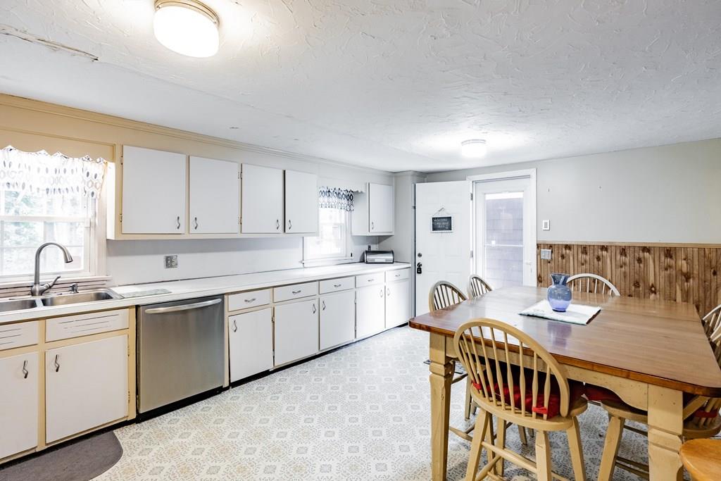 26 Winding Lane Springfield, MA 01118 - Photo 1 of 32 Gallery Image 1