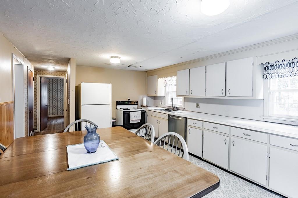 26 Winding Lane Springfield, MA 01118 - Photo 5 of 32 Gallery Image 5