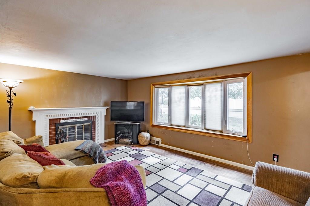 26 Winding Lane Springfield, MA 01118 - Photo 6 of 32 Gallery Image 6