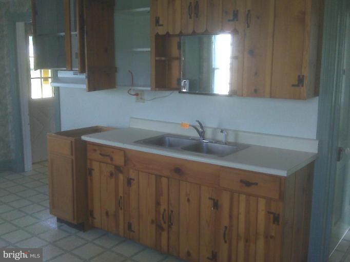 18525 Manor Church Road Boonsboro, MD 21713 - Photo 2 of 11 Country kitchen