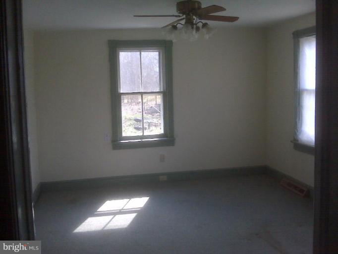 18525 Manor Church Road Boonsboro, MD 21713 - Photo 4 of 11 Den/ Family room