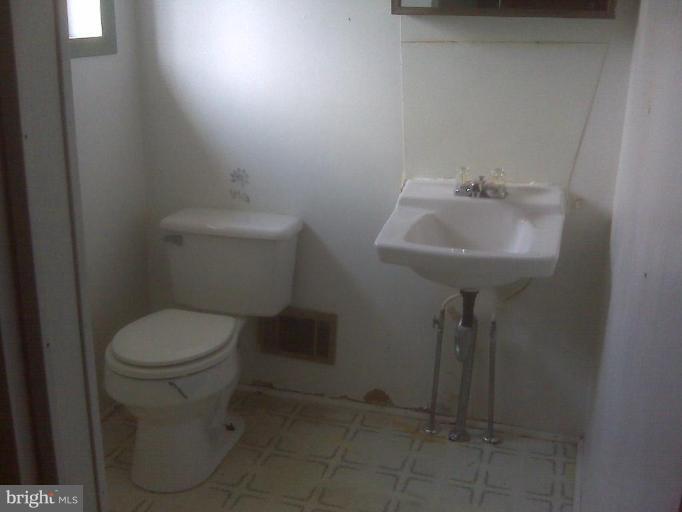 18525 Manor Church Road Boonsboro, MD 21713 - Photo 7 of 11 Bathroom