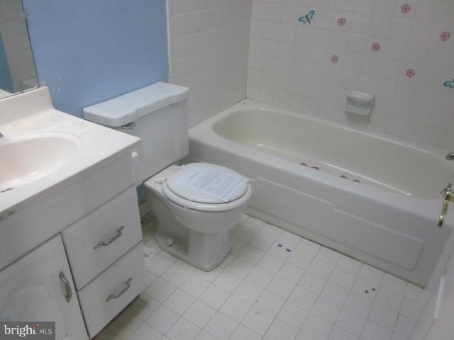 9111 Kilbride Road Nottingham, MD 21236 - Photo 3 of 7 Bath