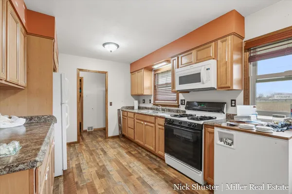 $284,900 | 5375 Lansing Road, Potterville, MI 48876