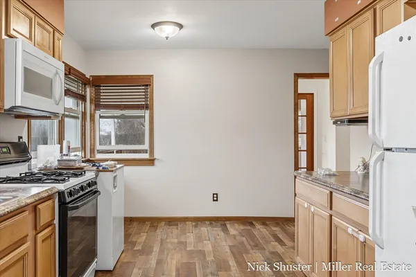 $284,900 | 5375 Lansing Road, Potterville, MI 48876