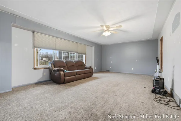 $284,900 | 5375 Lansing Road, Potterville, MI 48876