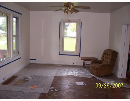 116 Country Club Road Butler, PA 16002 - Photo 4 of 8 Living Room.
