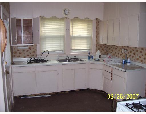 116 Country Club Road Butler, PA 16002 - Photo 5 of 8 Kitchen.