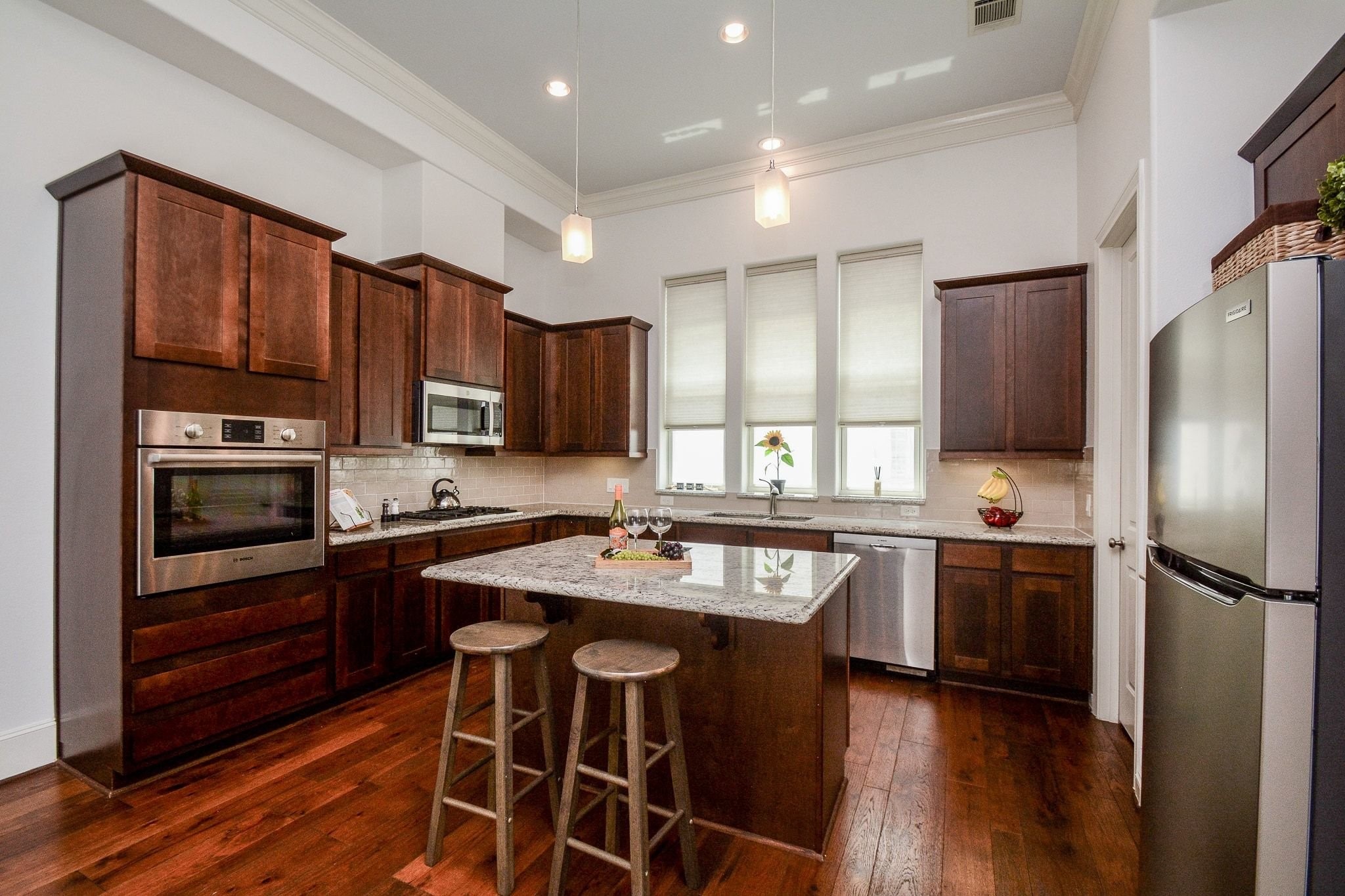 2960 Rusk Street Houston, TX 77003 - Photo 3 of 25 Beautiful kitchen, stainless steel appliances, walk-in pantry on the right.