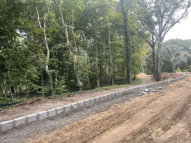$2,950,000 | 43-lot B Laurel Lane, Locust Valley, NY 11560