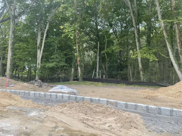 $2,950,000 | 43-lot B Laurel Lane, Locust Valley, NY 11560