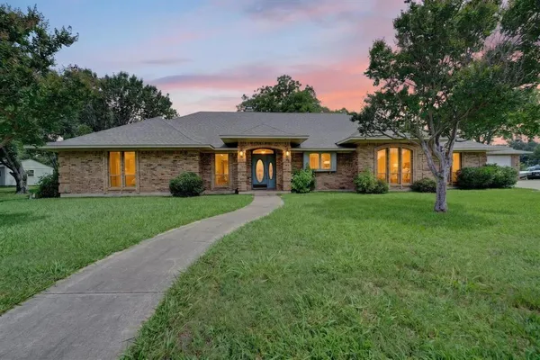 $440,000 | 108 Heatherstone Circle, Kaufman, TX 75142