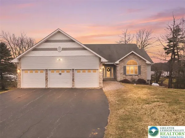 $989,000 | 281 Bear Creek Lake Drive, Jim Thorpe, PA 18229