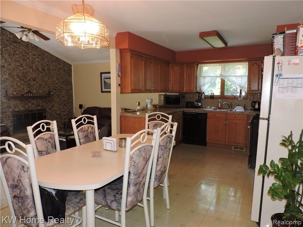 33685 Bostwick Place Farmington Hills, MI 48335 - Photo 6 of 29