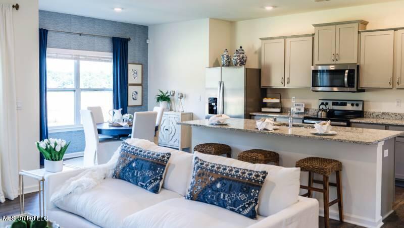 2213 Hyacinth Lane Hernando, MS 38632 - Photo 8 of 22 Family