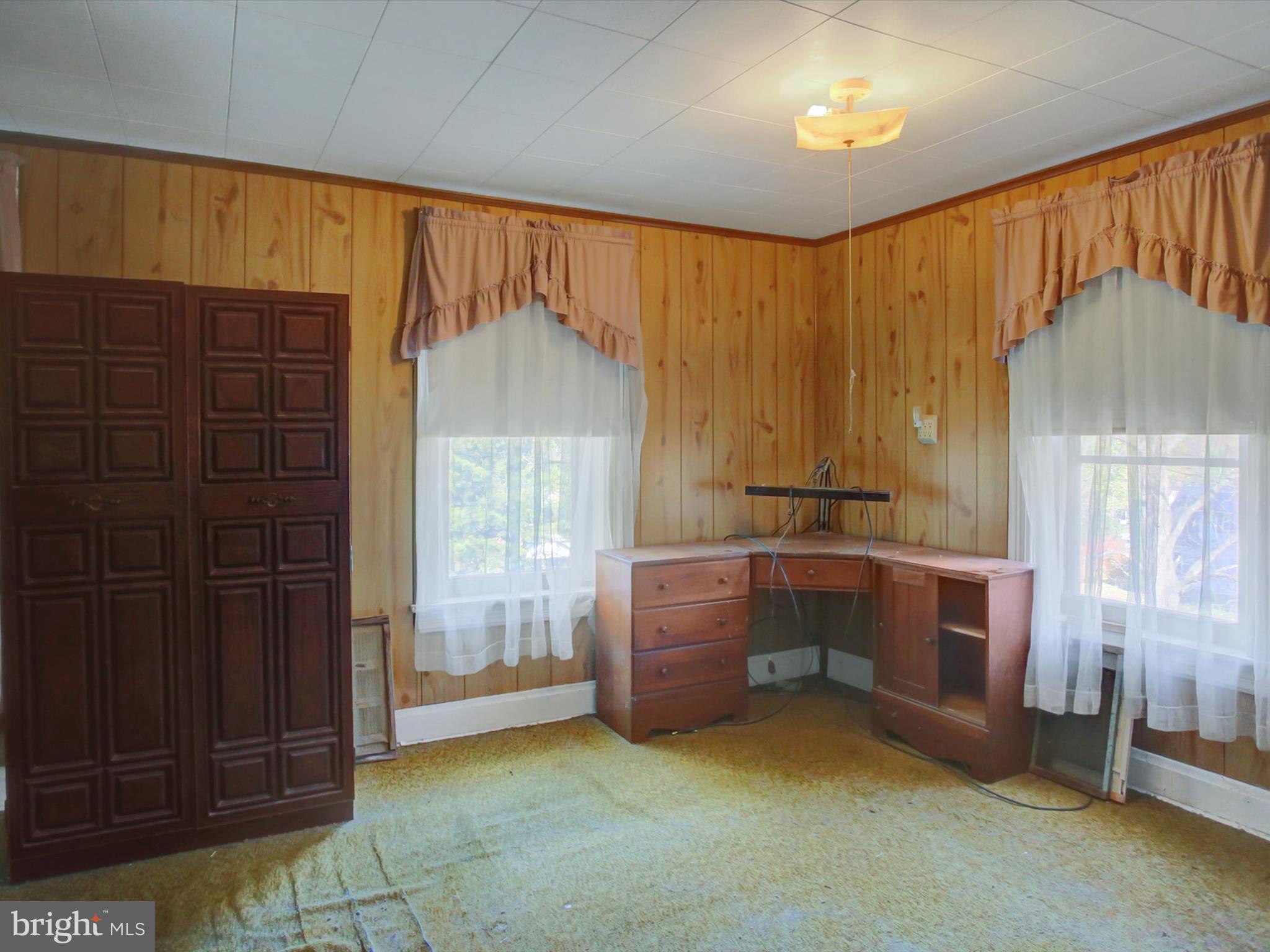 13740 Lower Edgemont Road Waynesboro, PA 17268 - Photo 18 of 34 a room with furniture and a window