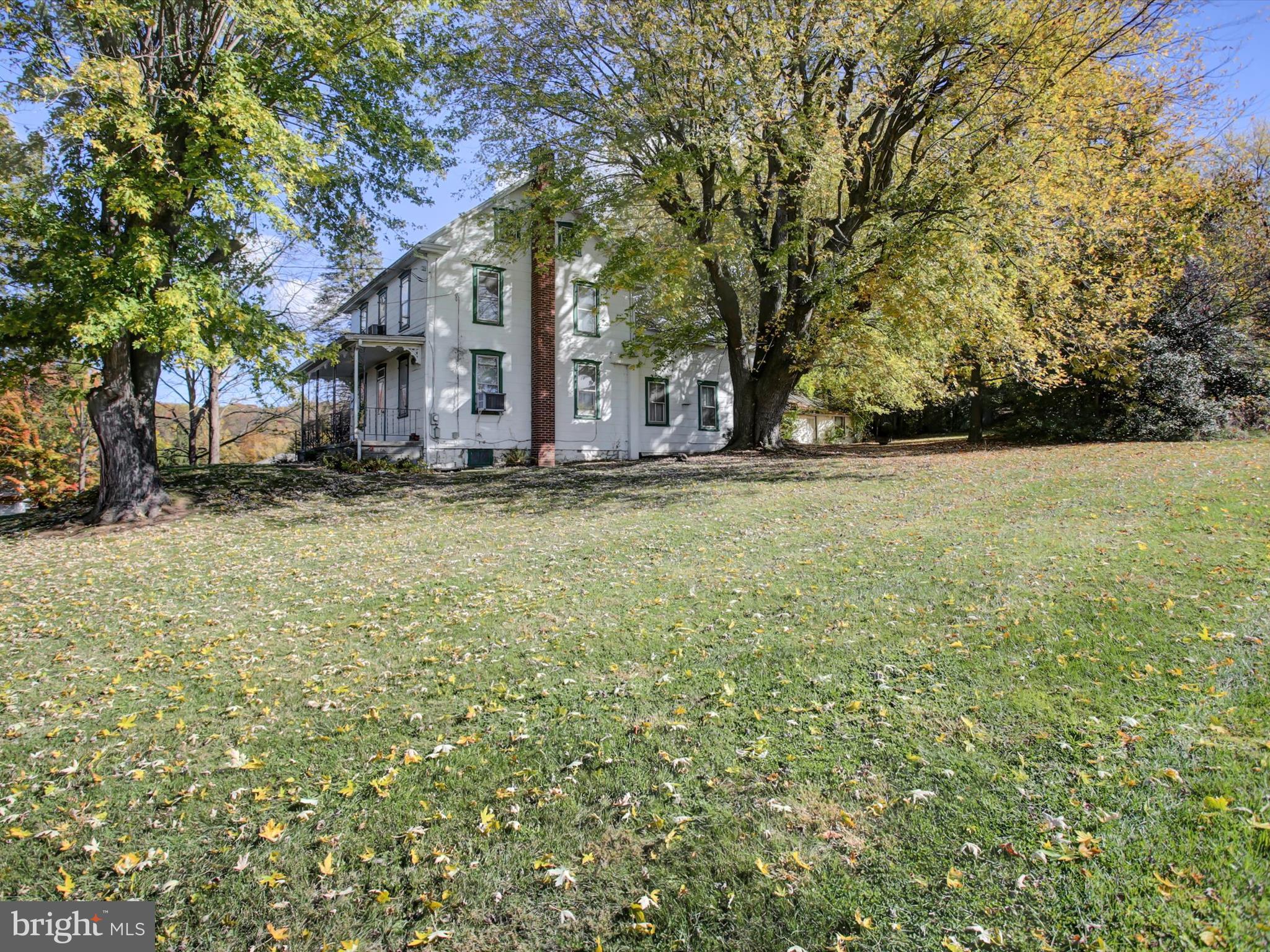 13740 Lower Edgemont Road Waynesboro, PA 17268 - Photo 28 of 34 a view of a yard with a table and chair