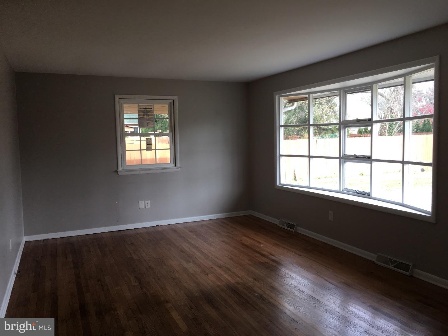588 Overbrook Road Vineland, NJ 08360 - Photo 2 of 6 Living Room