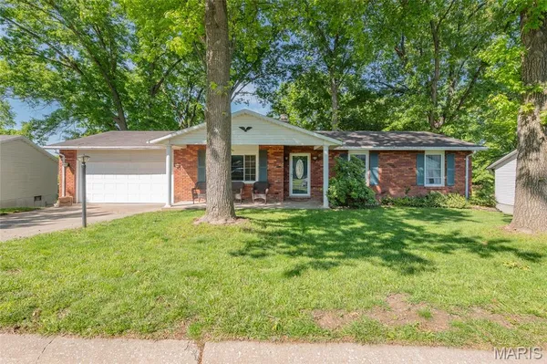 $240,000 | 5 Beatrice Court, East Alton, IL 62024