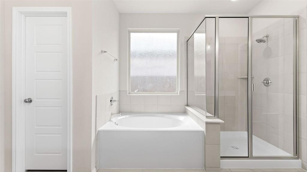 361 Deer Rdg Drive Aledo, TX 76008 - Photo 20 of 25 a bathroom with a bathtub and a shower
