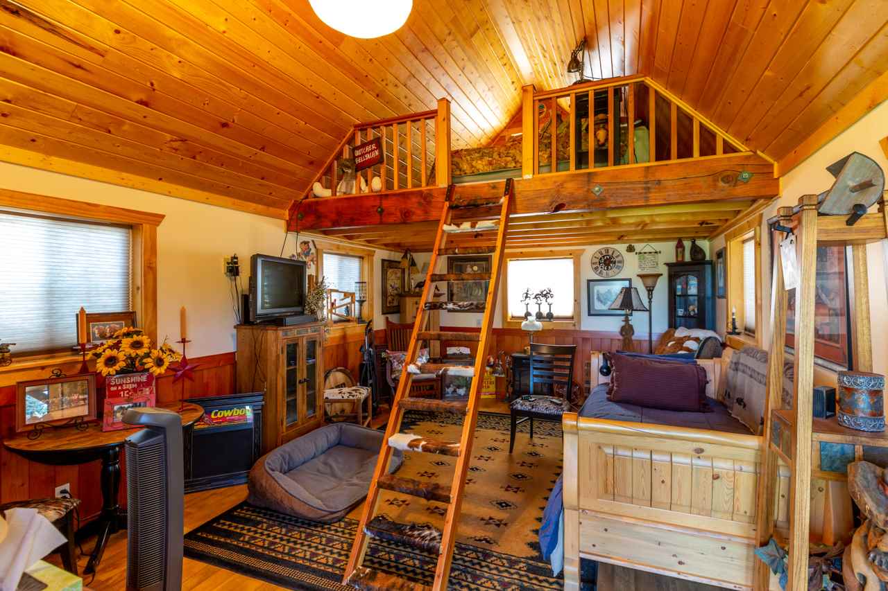 12406 East Blanchard Road Elk, WA 99009 - Photo 15 of 35