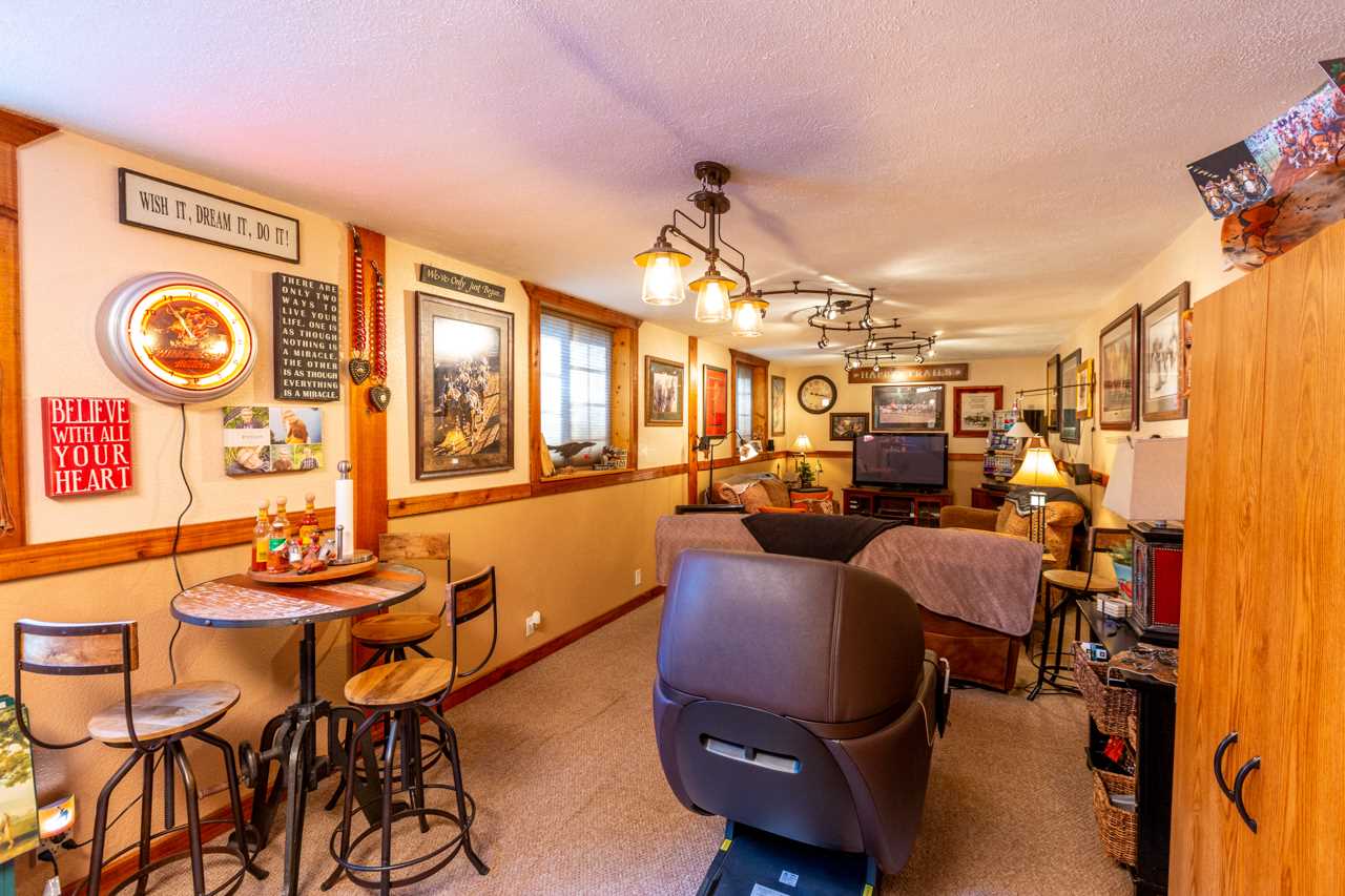12406 East Blanchard Road Elk, WA 99009 - Photo 6 of 35