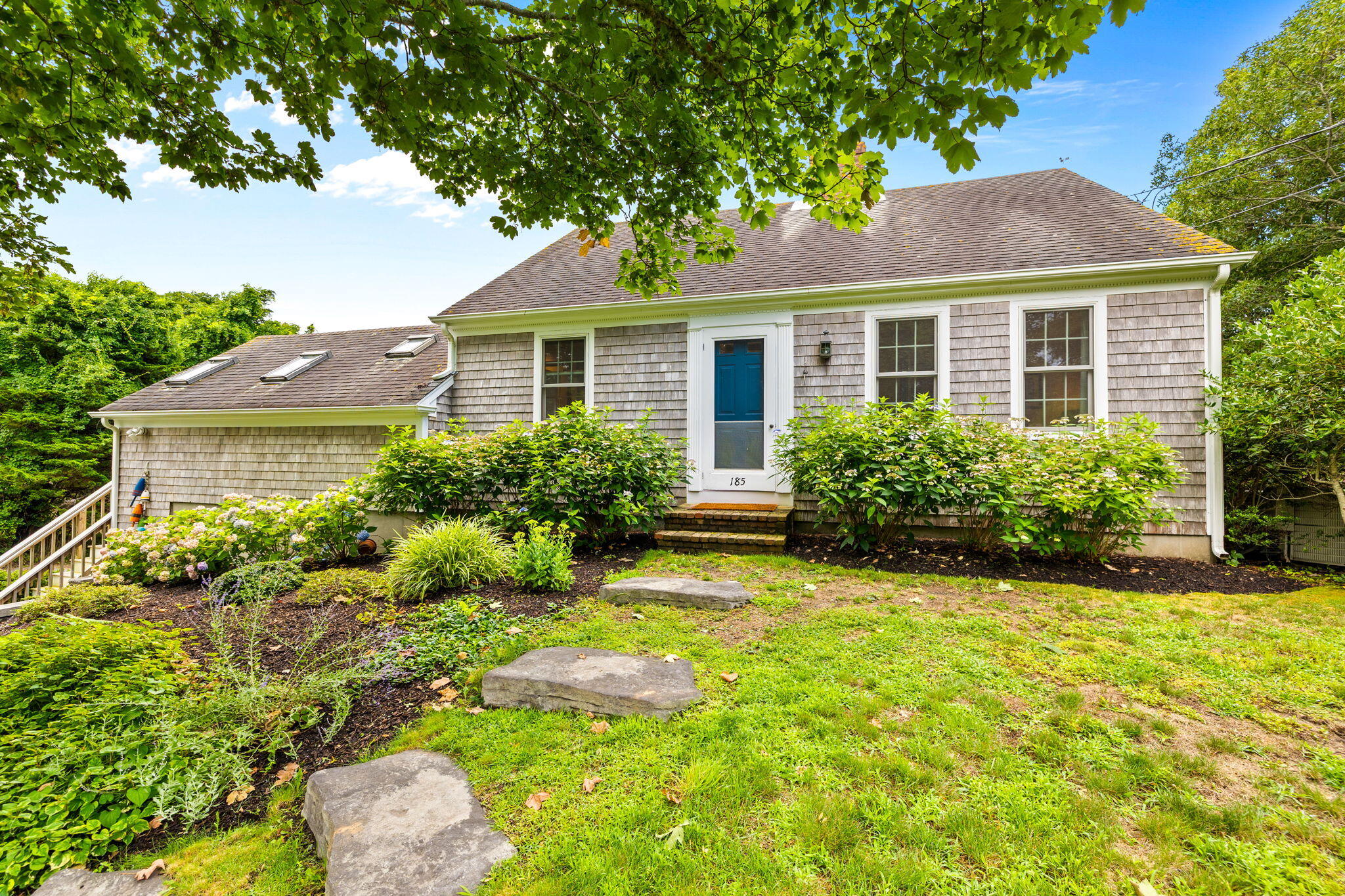 39-web-or-mls-185 Beach Rd Final-40