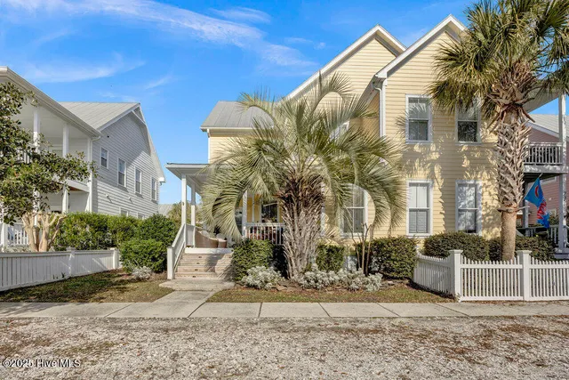 $645,000 | 233 Silver Sloop Way, Carolina Beach, NC 28428