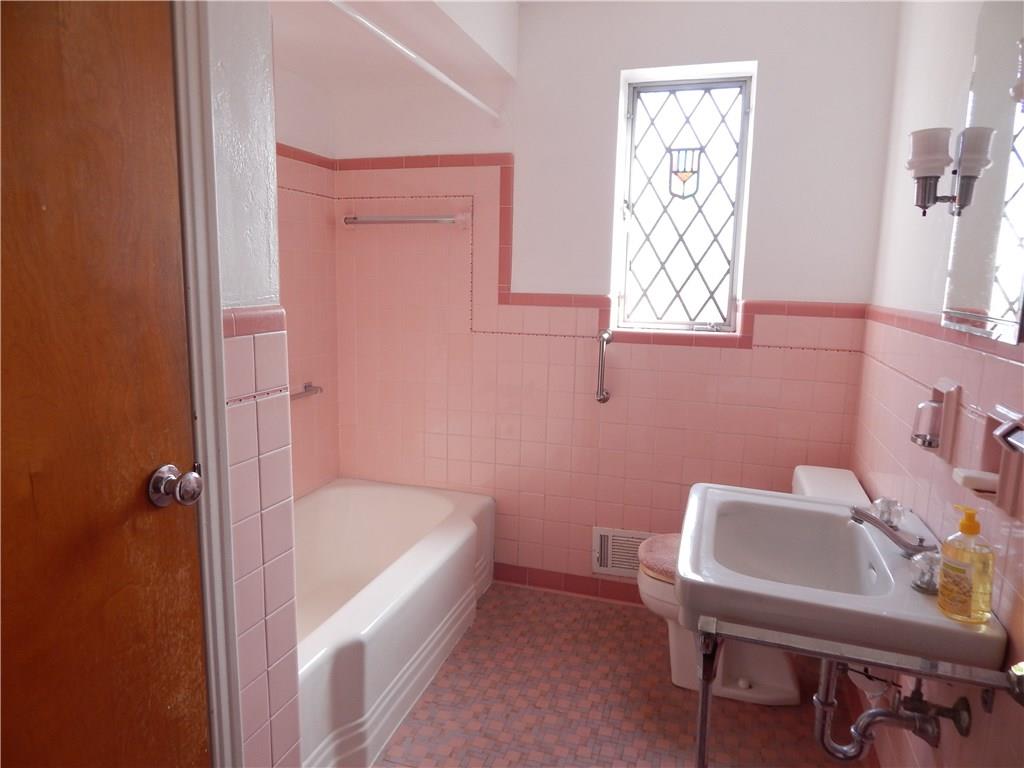 2009 Mohawk Road Upper St. Clair, PA 15241 - Photo 9 of 15 FULL BATHROOM