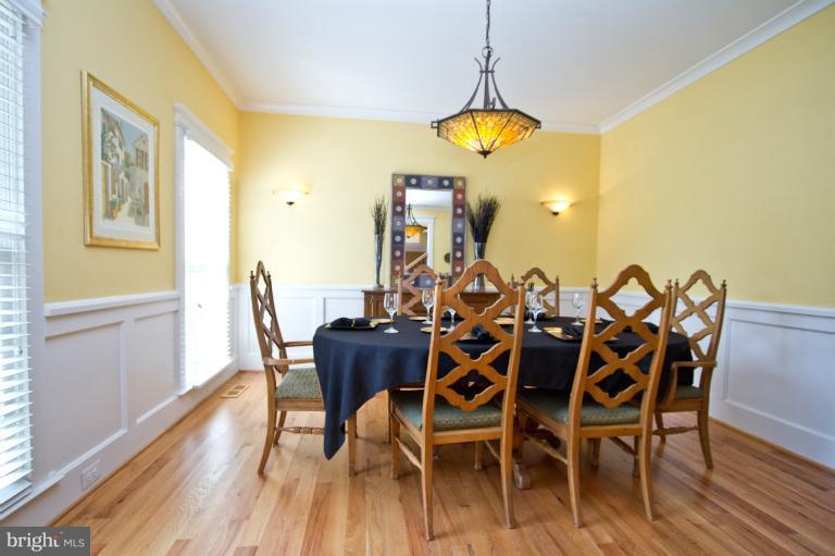 522 Kingsley Road Southwest Vienna, VA 22180 - Photo 2 of 30 Dining Room