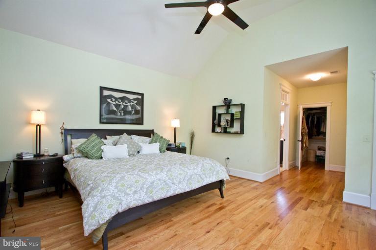 522 Kingsley Road Southwest Vienna, VA 22180 - Photo 11 of 30 Bedroom (Master)