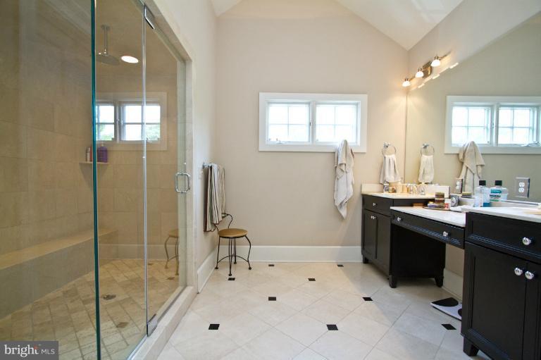 522 Kingsley Road Southwest Vienna, VA 22180 - Photo 13 of 30 Bath (Master)