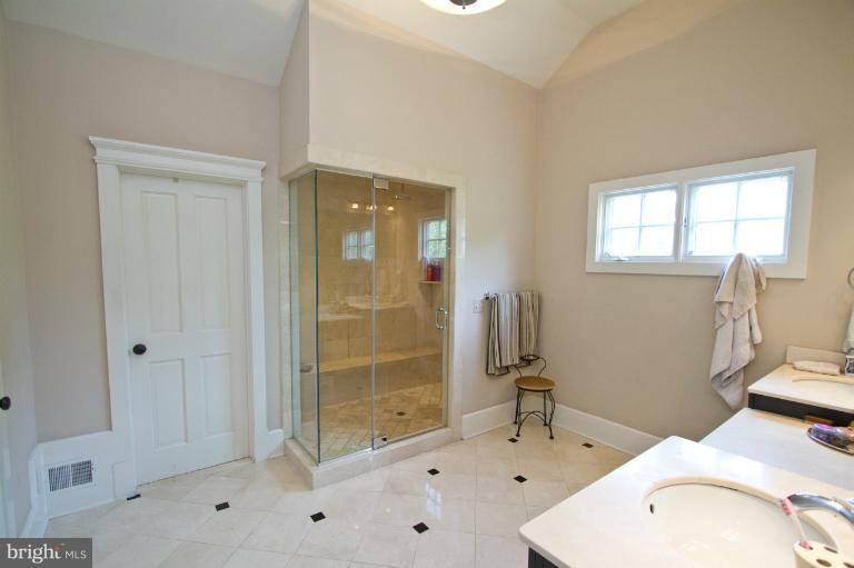 522 Kingsley Road Southwest Vienna, VA 22180 - Photo 14 of 30 Bath (Master)