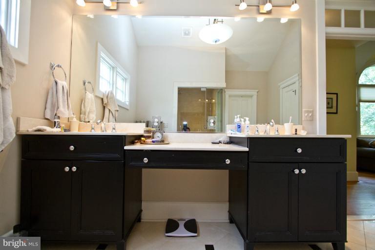 522 Kingsley Road Southwest Vienna, VA 22180 - Photo 15 of 30 Bath (Master)