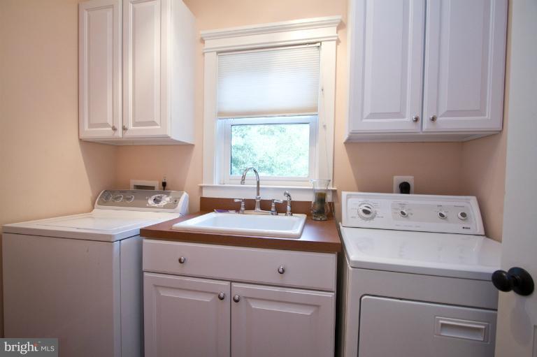 522 Kingsley Road Southwest Vienna, VA 22180 - Photo 19 of 30 Interior (General)