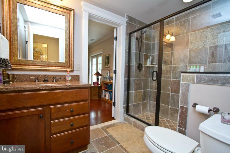 522 Kingsley Road Southwest Vienna, VA 22180 - Photo 24 of 30 Bath