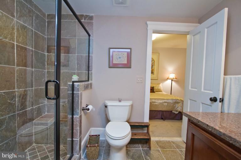 522 Kingsley Road Southwest Vienna, VA 22180 - Photo 26 of 30 Bath
